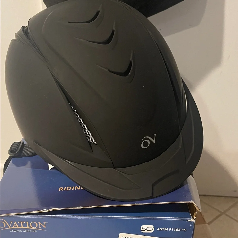 Ovation Black Deluxe Schooler Helmet - Picture 3 of 4